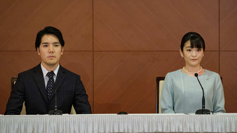 Mako and Kei Komuro sitting at a press conference