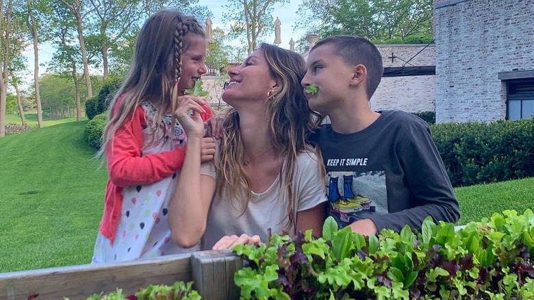 Gisele Bündchen and children smiling