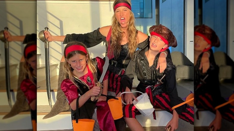 Gisele Bündchen and kids trick or treating