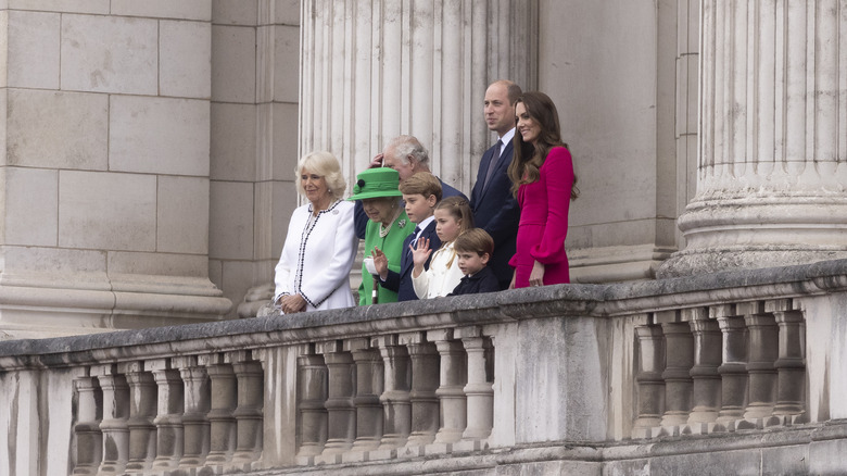 royal family on balcony 