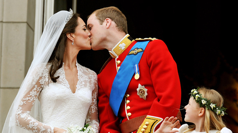 William and Kate wedding kiss 