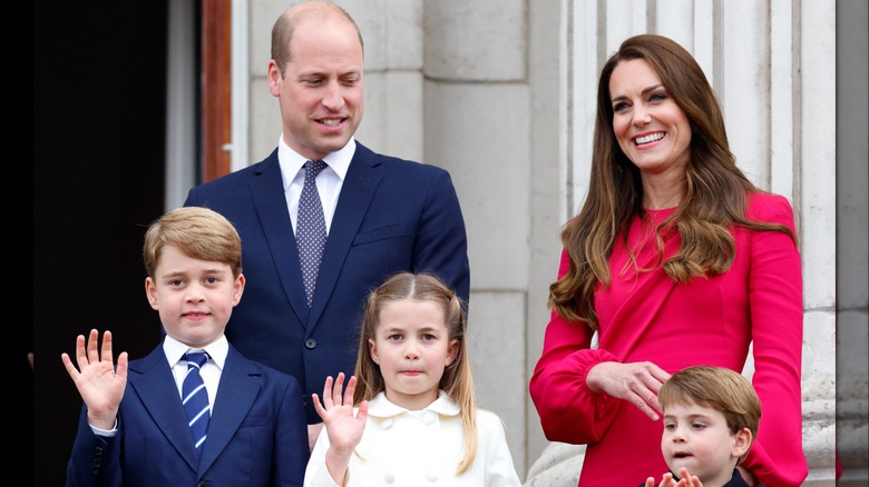 Prince William, Kate Middleton, Prince George, Princess Charlotte, Prince Louis, smiling, waving