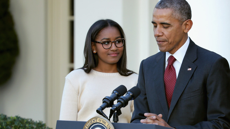 Sasha and Barack Obama at the Turkey pardoning ceremony