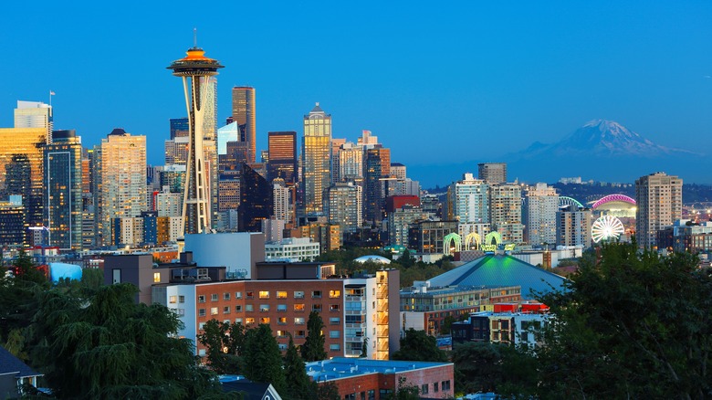 Seattle skyline at dusk 