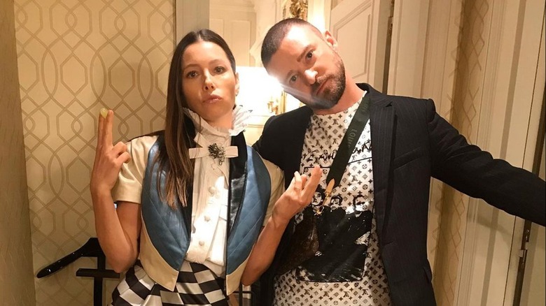 jessica biel and justin timberlake posing