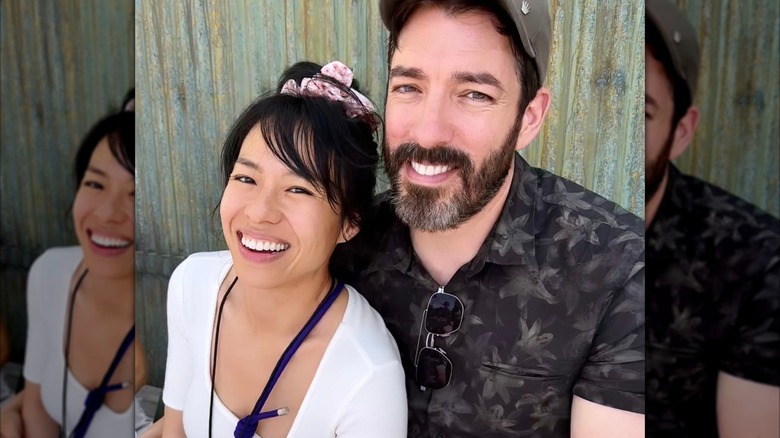 linda phan and drew scott smiling