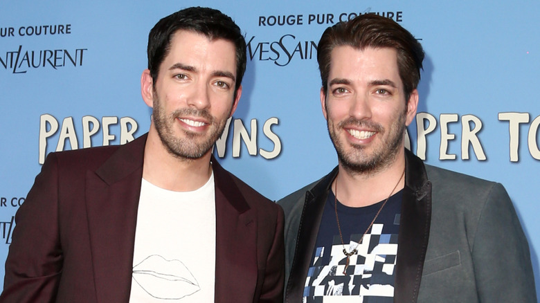 drew and jonathan scott smiling