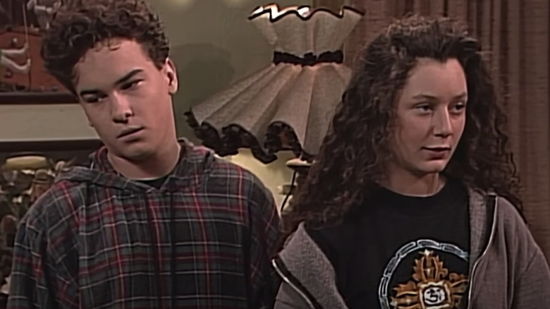 Sara Gilbert and Johnny Galecki in Roseanne