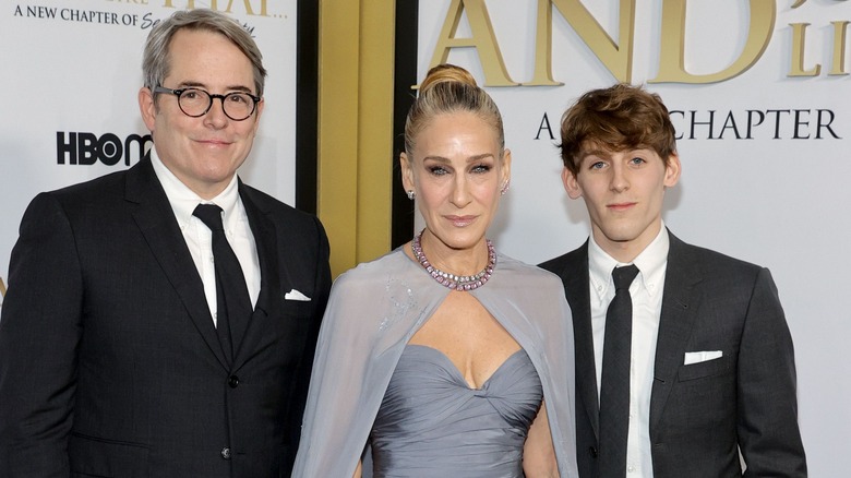 Matthew Broderick, Sarah Jessica Parker, and James Wilkie Broderick posing