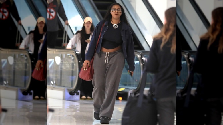 Sasha Obama walking in LAX 