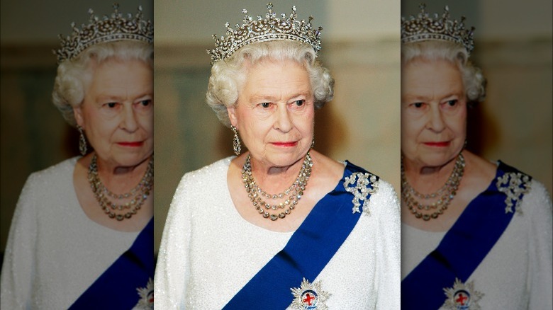 Queen Elizabeth in blue sash