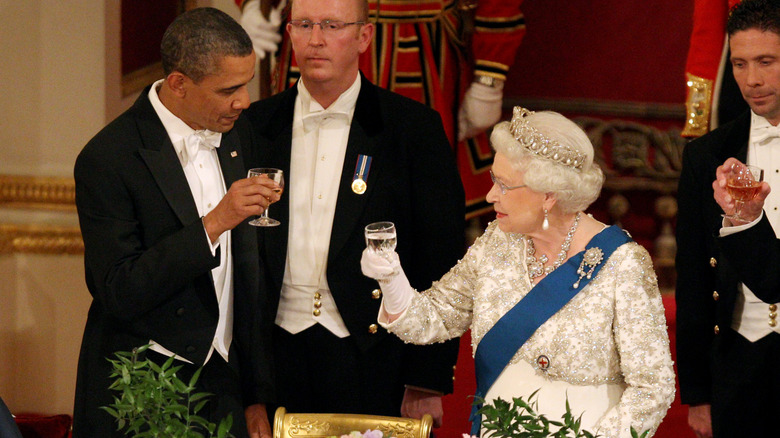 Barack Obama and Queen Elizabeth toasting