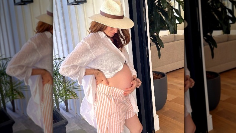 Sarah Levy showing pregnancy