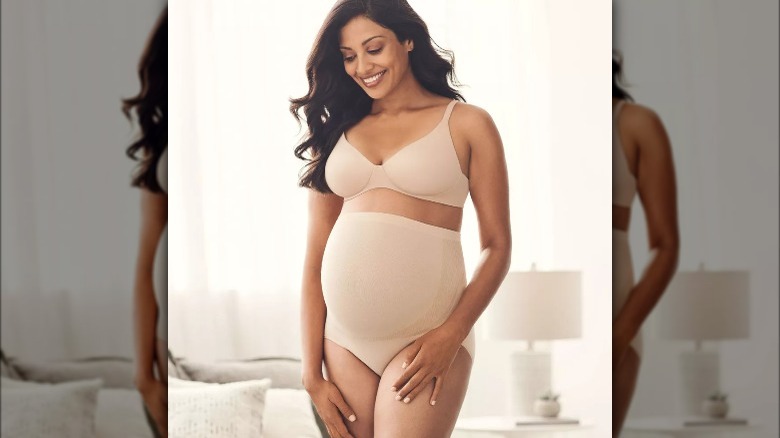 model wearing seamless maternity briefs