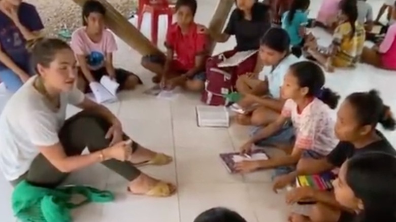 Saskia Connery with children in Indonesia