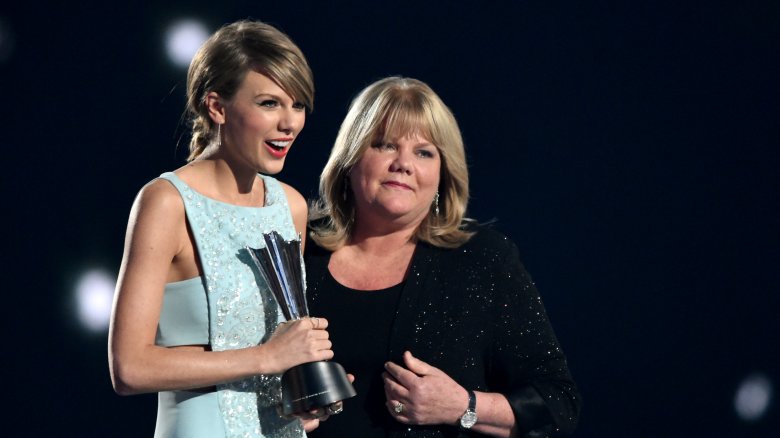 Taylor Swift and her mother, Andrea Swift