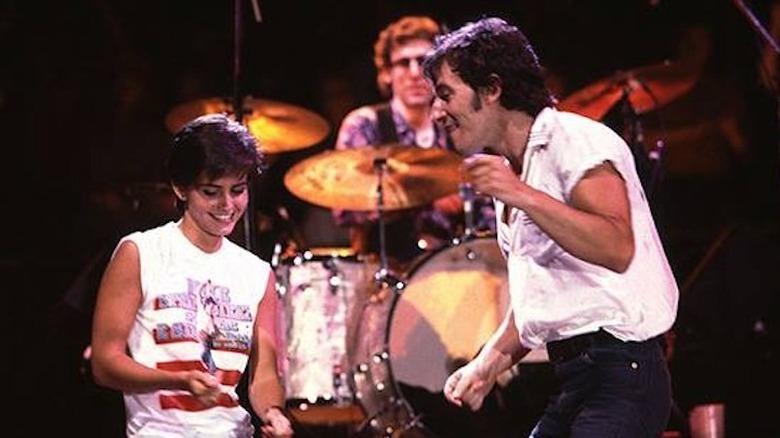 Courteney Cox dancing with Bruce Springsteen