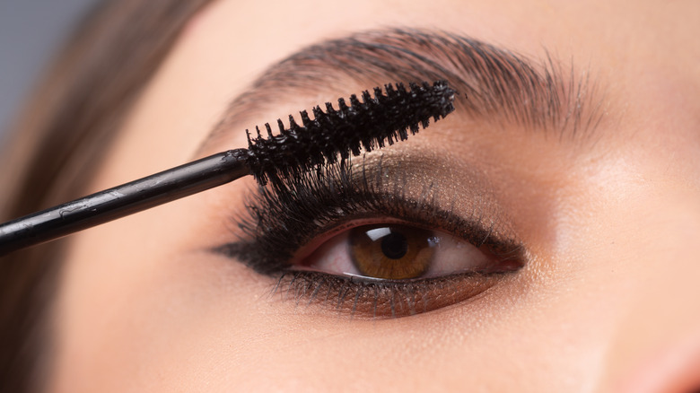 Woman with wispy eyelashes