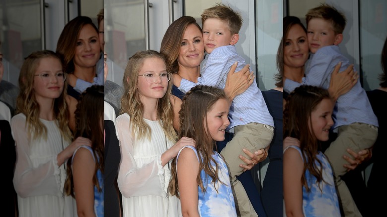 Jennifer Garner with kids