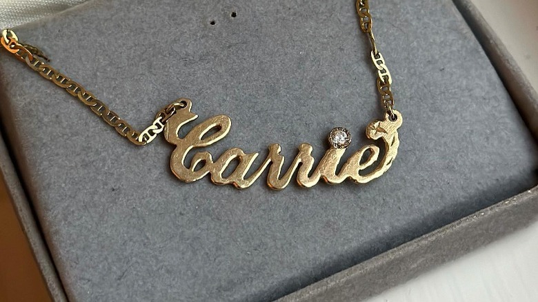 Sarah Jessica Parker's Carrie necklace