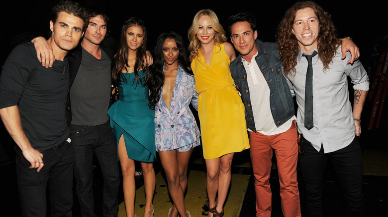 Shaun White posing with the cast of Vampire Diaries