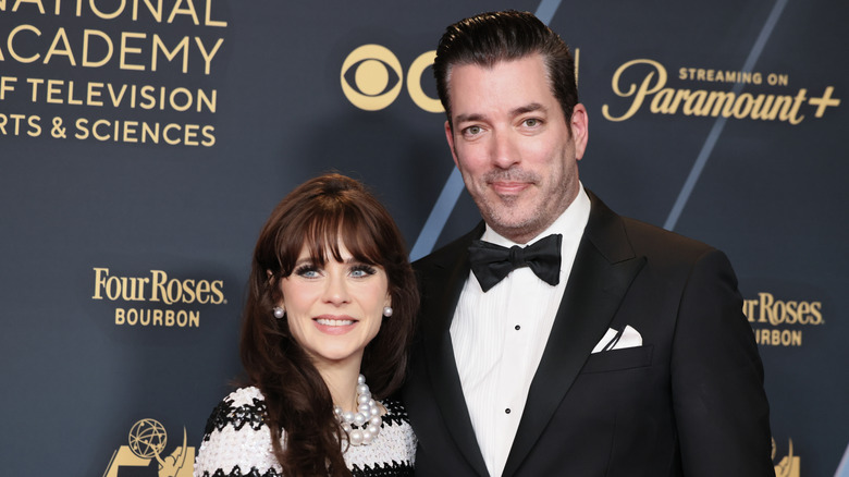 Zooey Deschanel and Jonathan Scott smiling