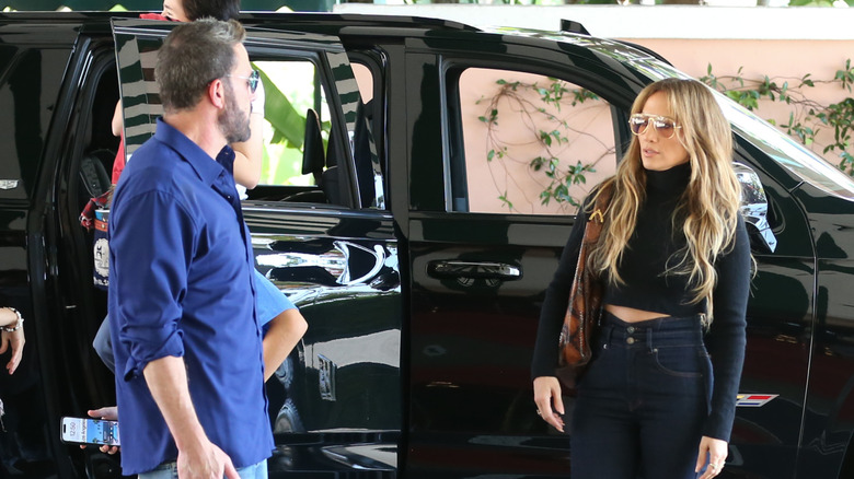 Ben Affleck and Jennifer Lopez talking