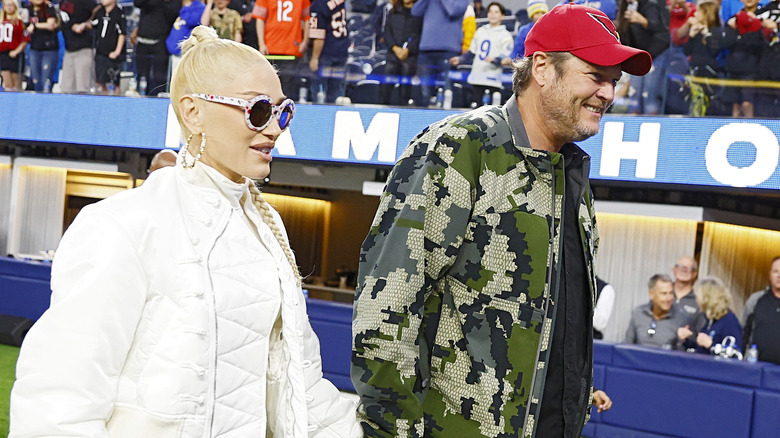 Gwen Stefani and Blake Shelton walking