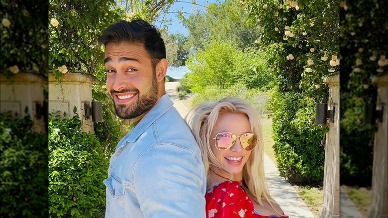 Signs Britney Spears And Sam Asghari's Marriage Is On The Rocks