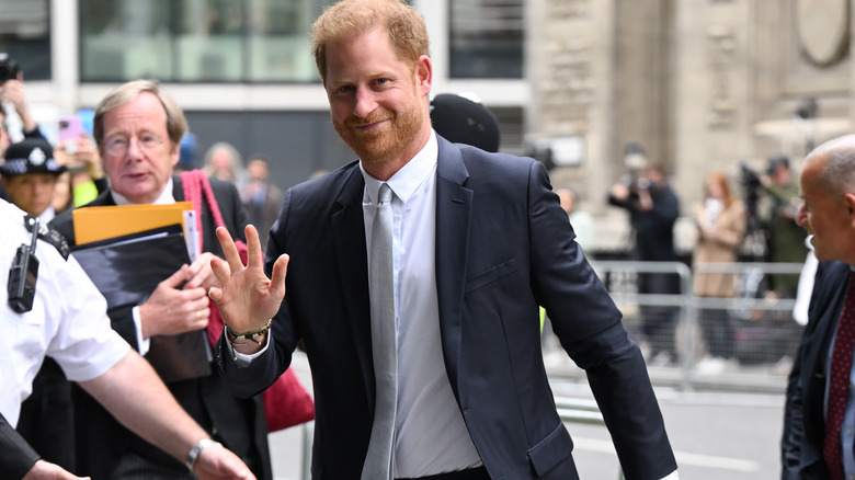 Signs Harry & Meghan's Marriage Might Be On The Rocks