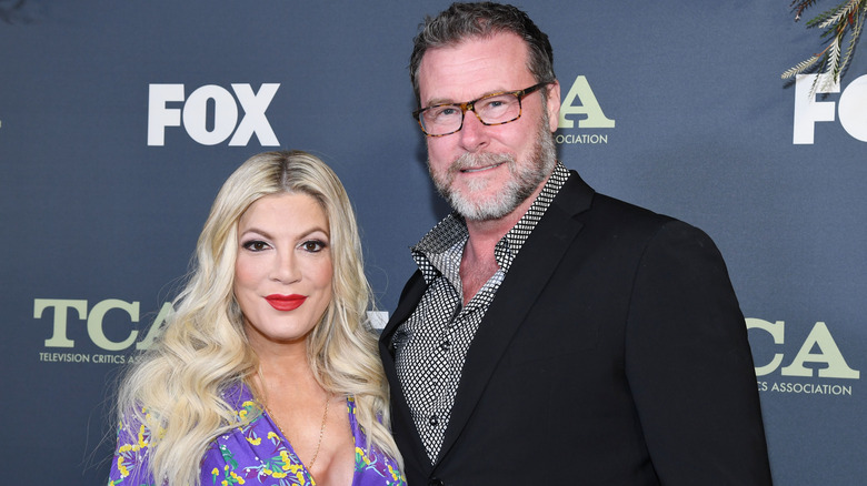 Tori Spelling and Dean McDermott posing 