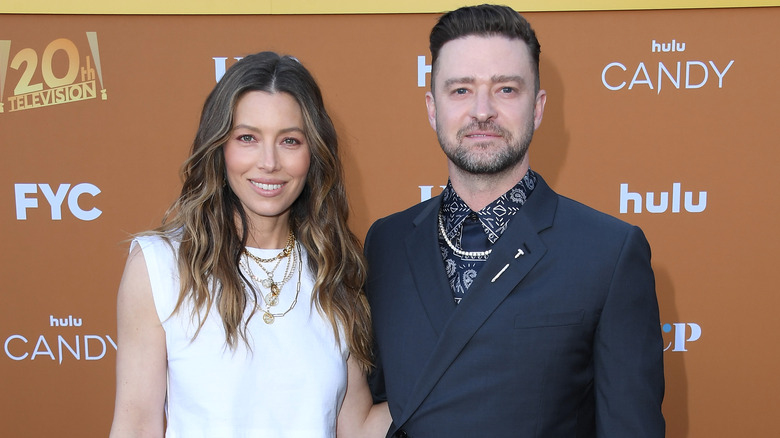 Jessica Biel and Justin Timberlake smiling