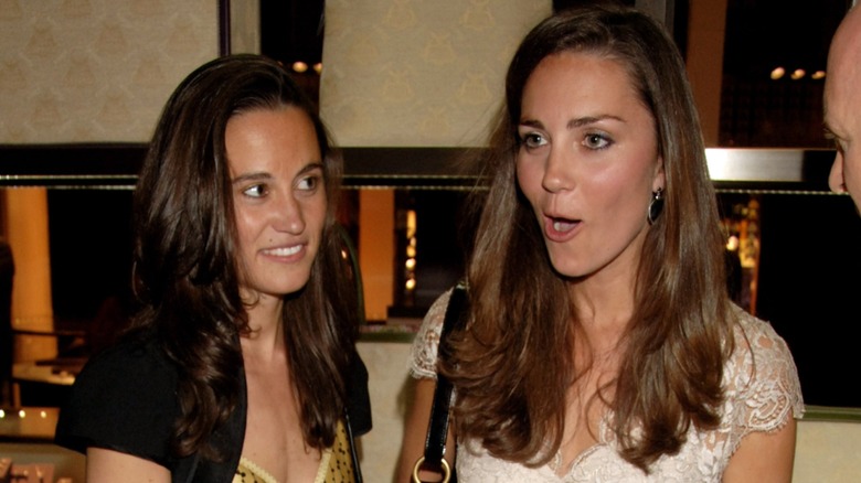 Pippa and Kate Middleton posing