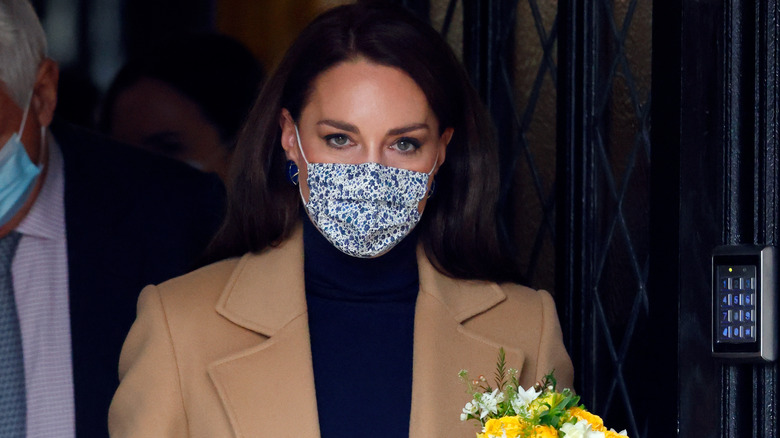 Princess Catherine wearing mask