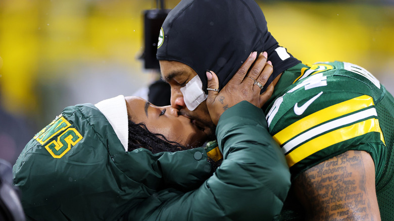 Simone Biles and Jonathan Owens kissing