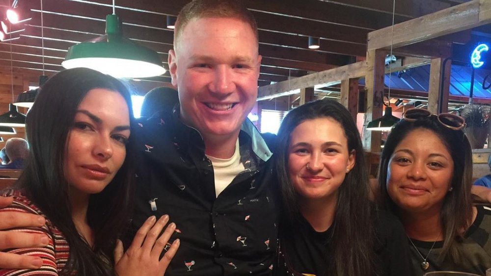 Paedon Brown from Sister Wives with three women at a restaurant