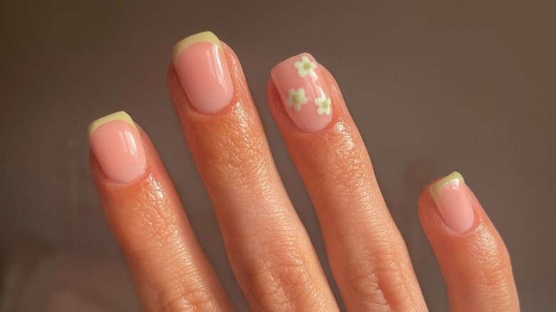 Soft girl nail art 