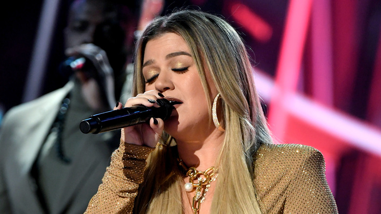 Kelly Clarkson performing at Billboard Music Awards