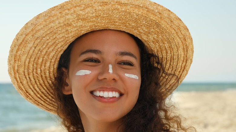 Woman wearing sunscreen 