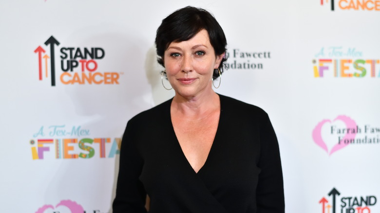 Shannen Doherty posing for photos