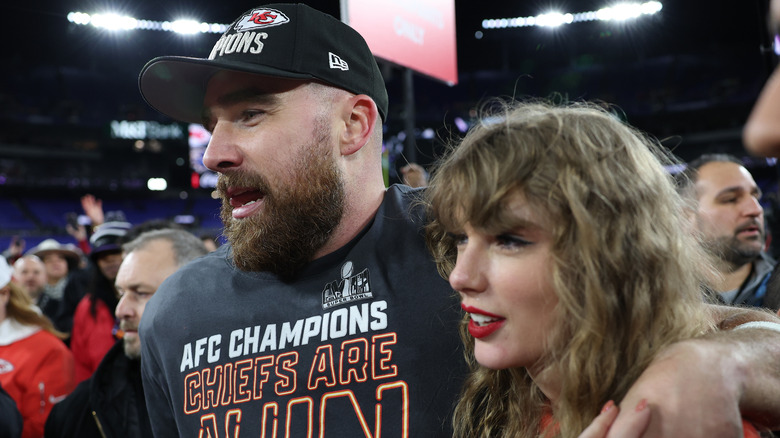 Taylor Swift and Travis Kelce smiling