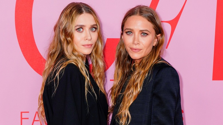 Ashley and Mary-Kate Olsen posing