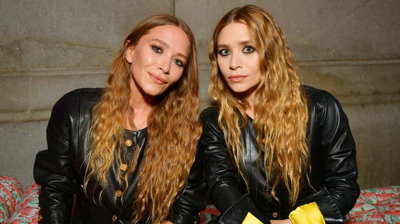 The Olsen twins posing together