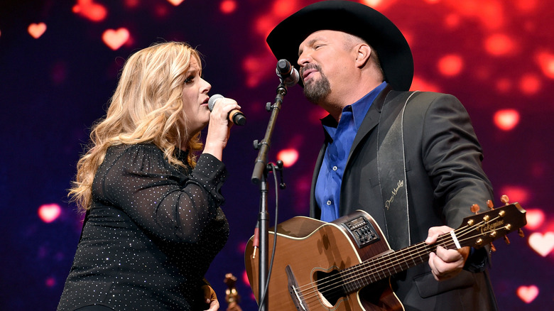 Garth Brooks and Trisha Yearwood performing together on stage