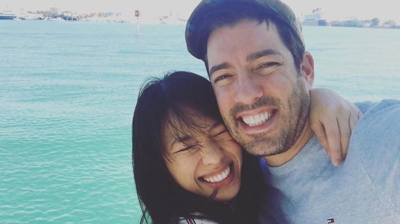 Linda Phan and Drew Scott selfie