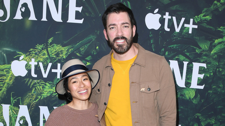 Linda Phan and Drew Scott smiling