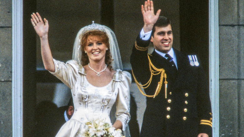 Sarah and Andrew waving from balcony 