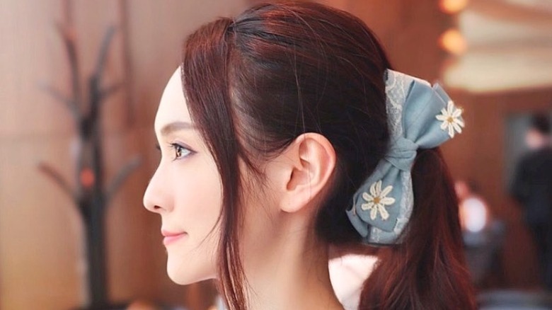 Woman with ponytail and bow