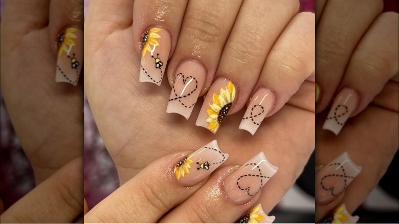 Bee and sunflower design