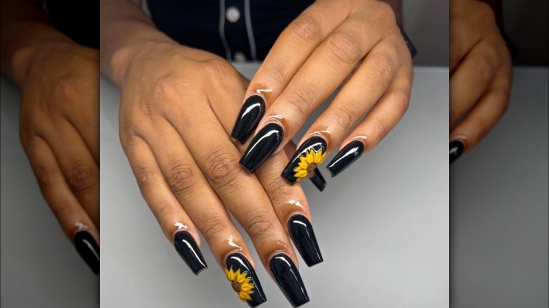 Black nails with sunflower design